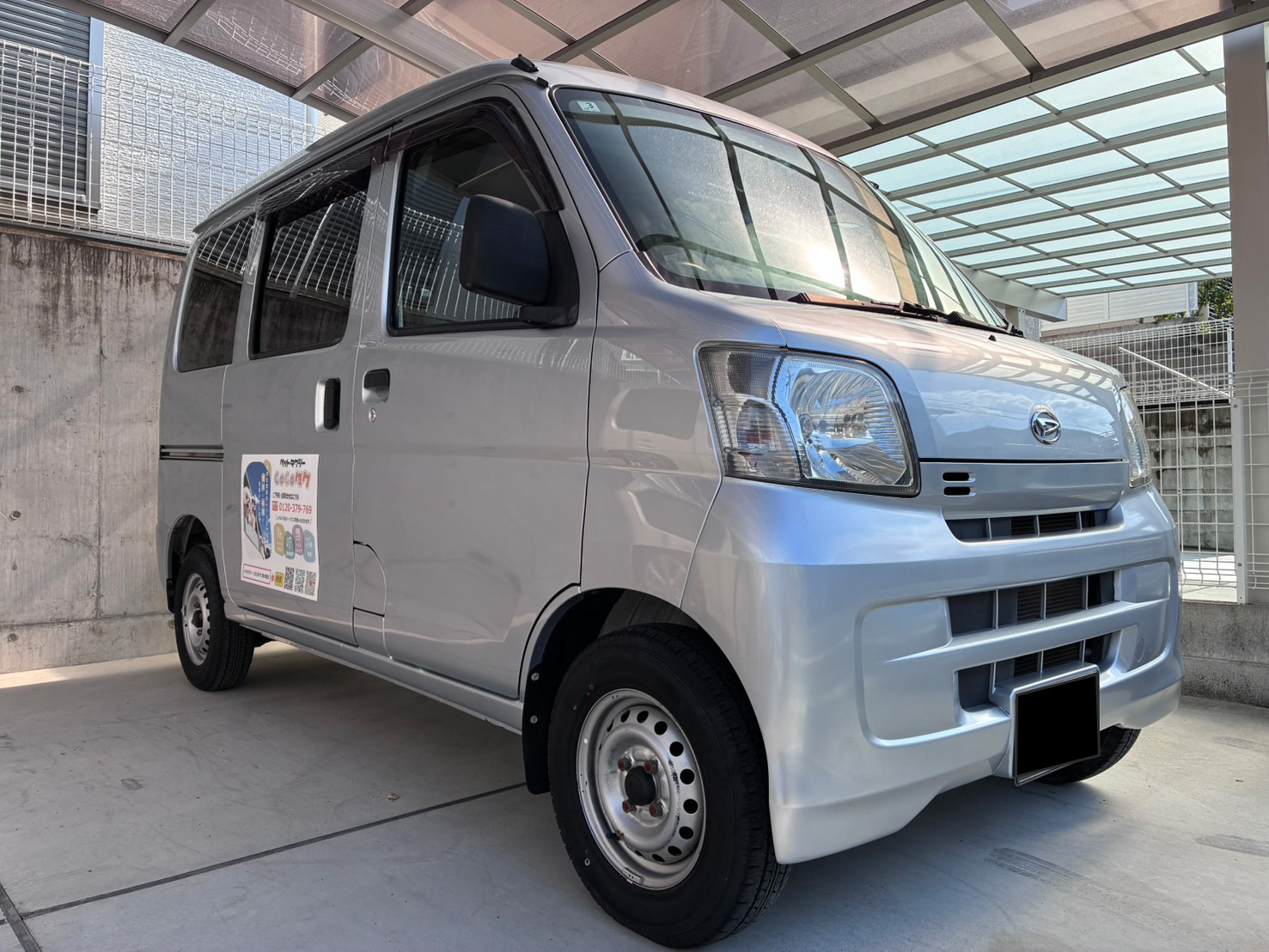 車両外観（斜め）